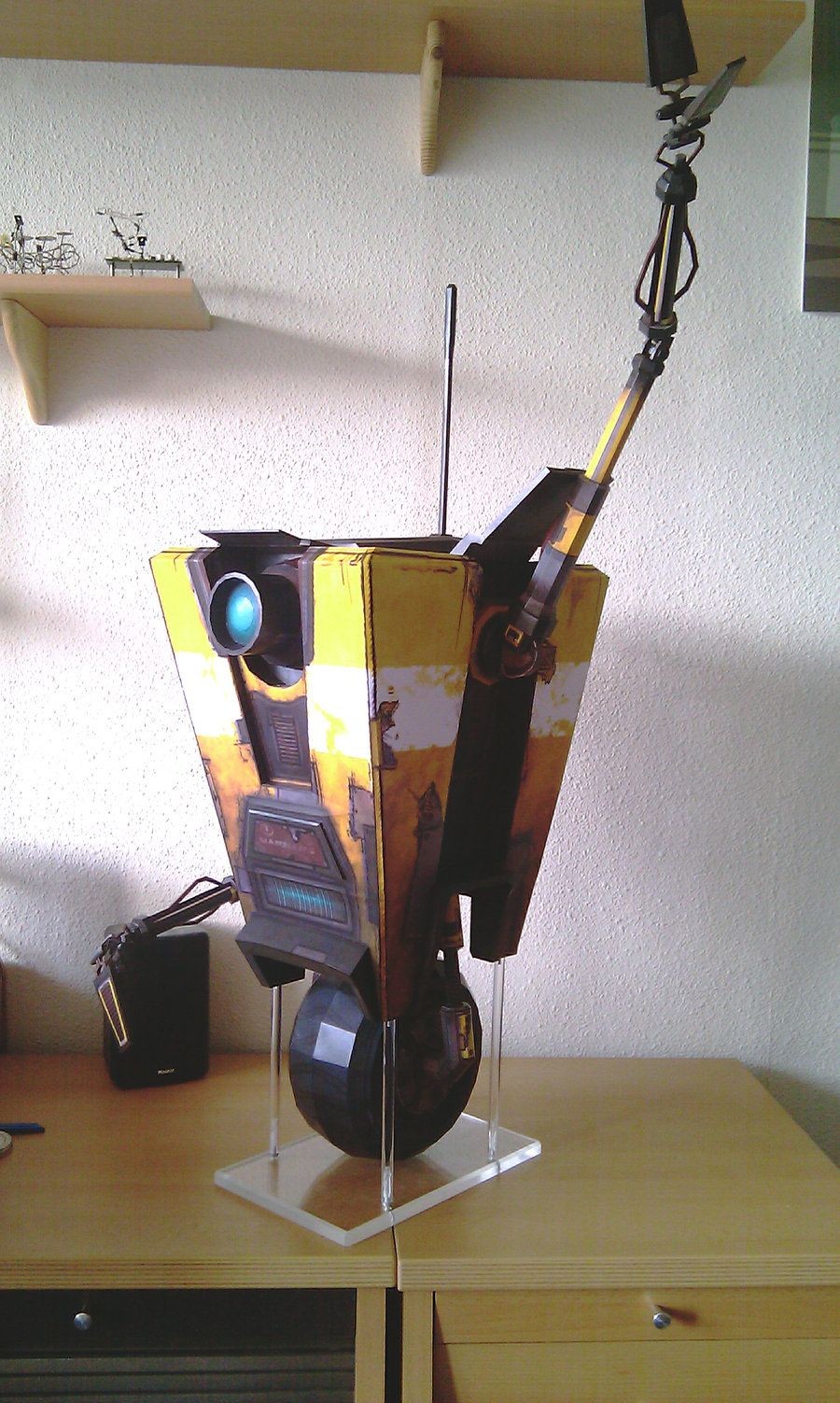 Claptrap Papercraft Claptrap Model Coolest Thing Ever I Wish I Had One Especially if