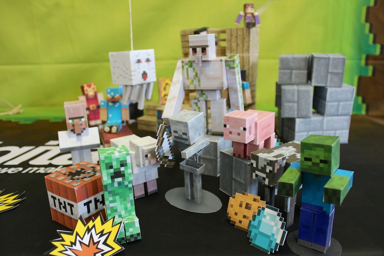 Minecraft Papercraft Overworld Deluxe Set