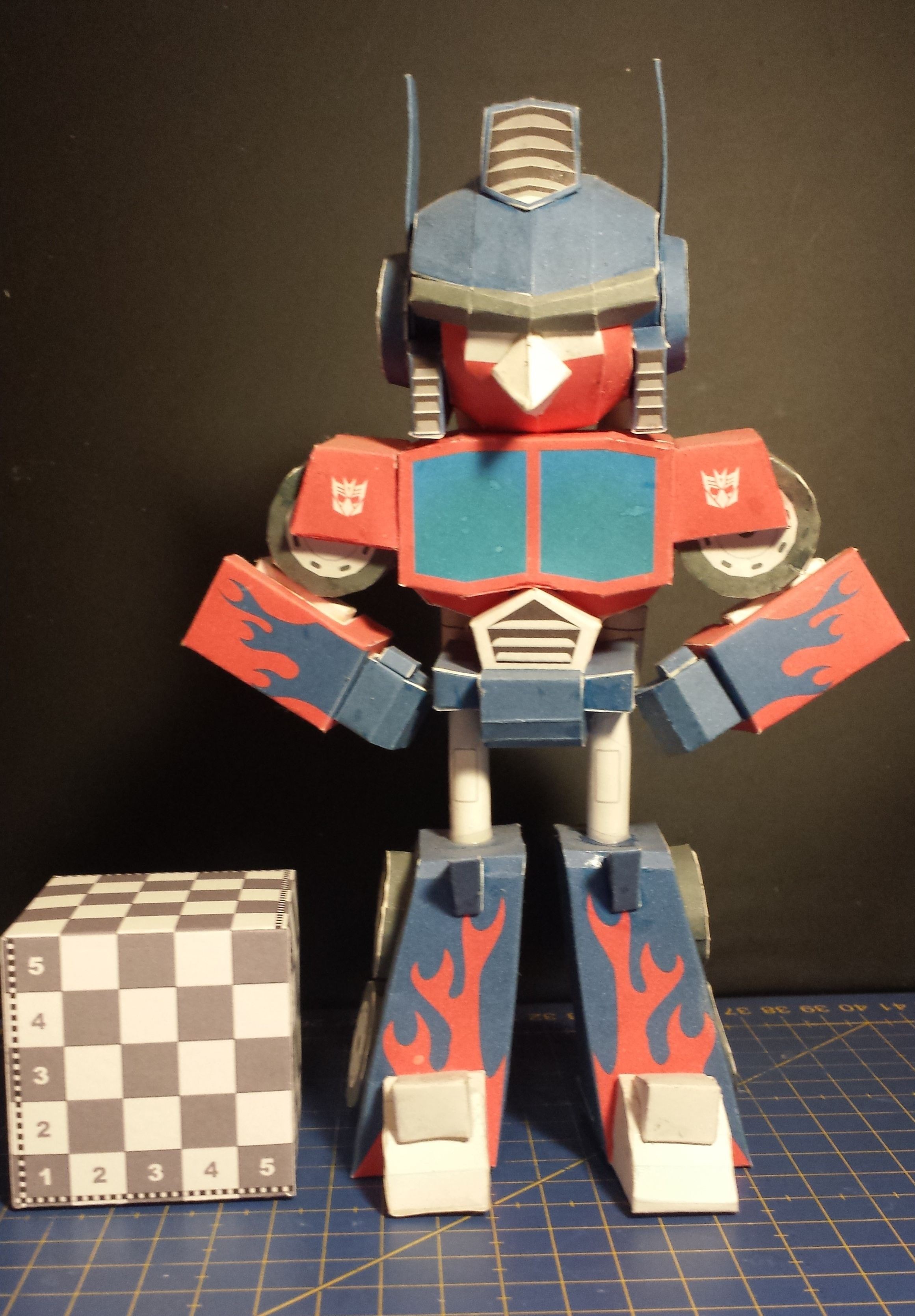 Papercraft Mech Figura De Angry Bird Transformers Red Optimus Prime Modelo